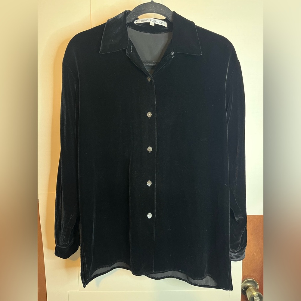 Flatiron Workshop NYC Women’s (VTG L, Fits M/L) Black Velvet Button Down Shirt
